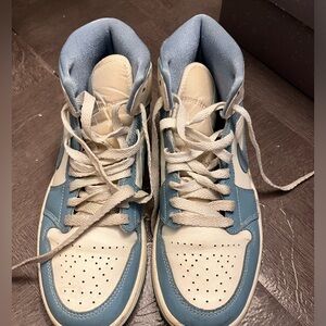 Air Jordan 1 mid “university”